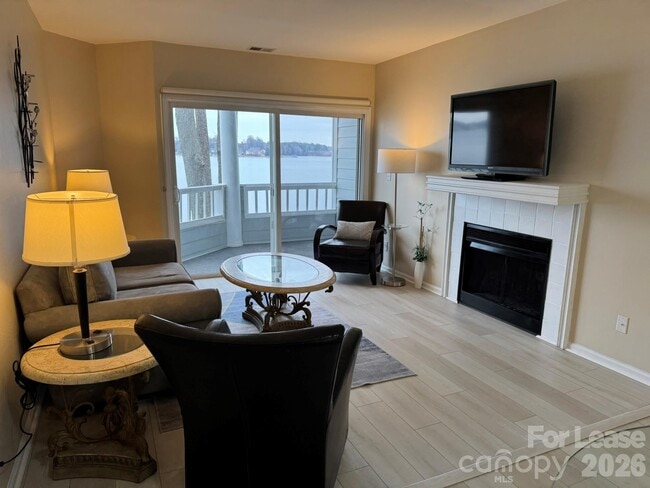 Building Photo - 368 Northwest Dr