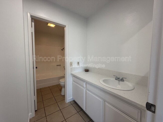 Building Photo - 3440 Huerta Ct