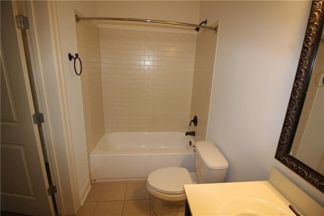 Building Photo - 901 Abernathy Rd NE