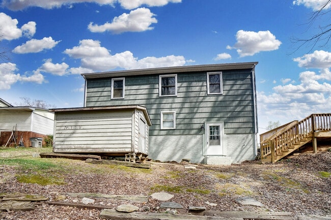 Building Photo - 717 Forest Dr