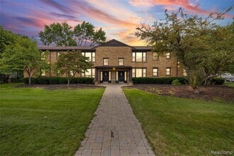 Building Photo - 617 E Lincoln Ave