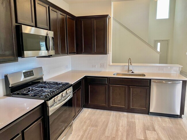 Building Photo - Beautiful 3bed/2.5bath in Northeast Austin!!