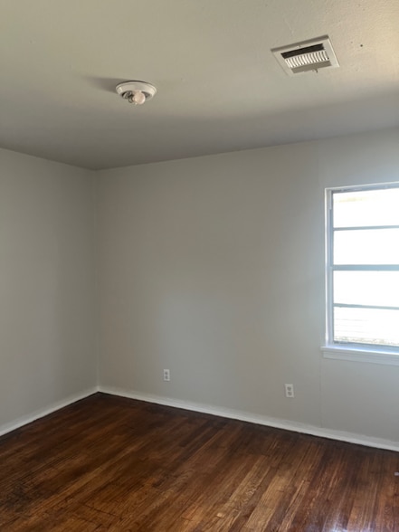 Building Photo - 2721 Sunnybrook St