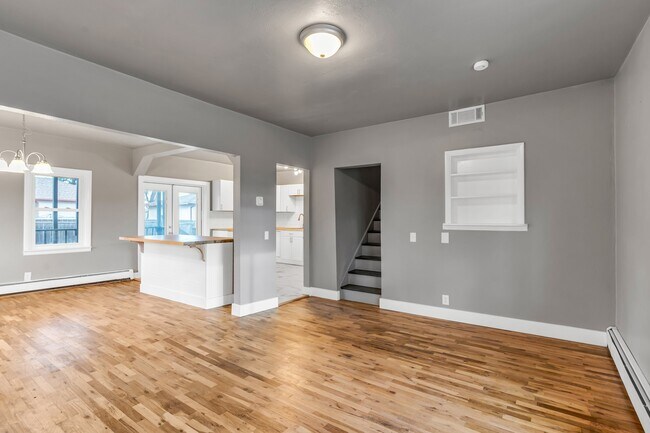 Building Photo - 2072 Oriole Rd