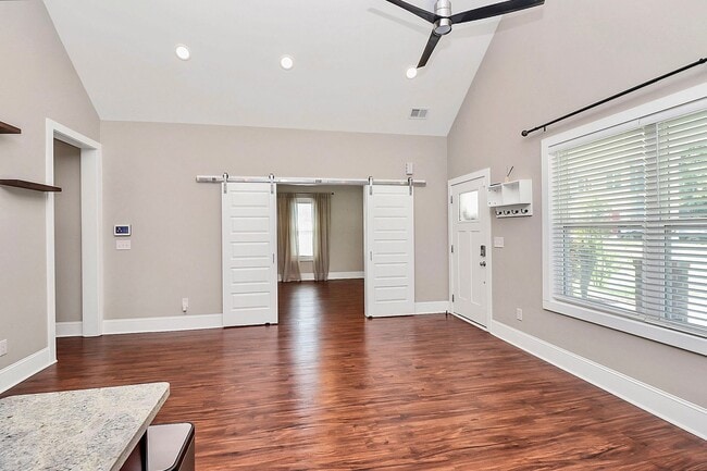 Building Photo - Newer Build Single Family in Washington Heights!