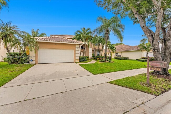 Building Photo - 420 Montclaire Dr