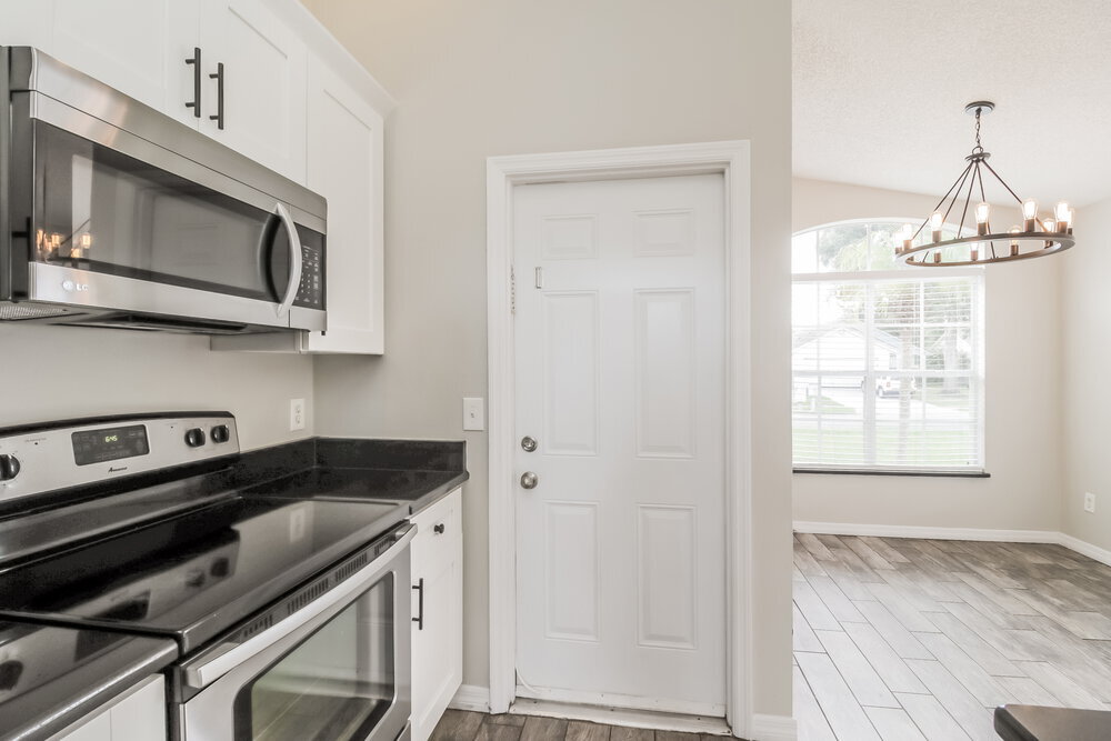 Building Photo - 2630 Delcrest Dr