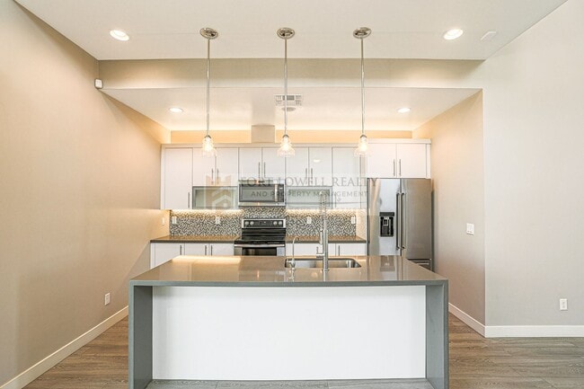 Building Photo - Amazing Rental in Lower Arcadia available ...