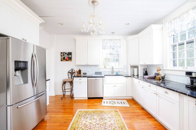 Building Photo - 406 NE 7th Ave