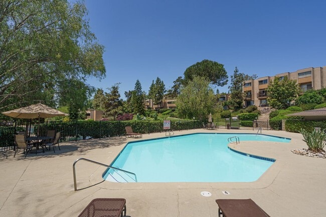 Building Photo - 1Bed/1Bath Single Story Condo in La Mesa w...