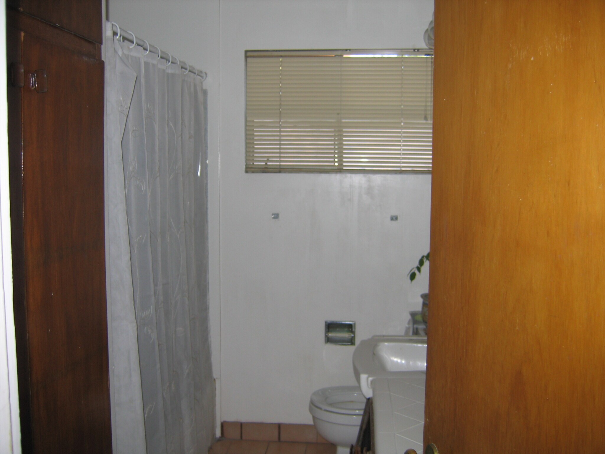 Main Bath - 735 E Granada Dr