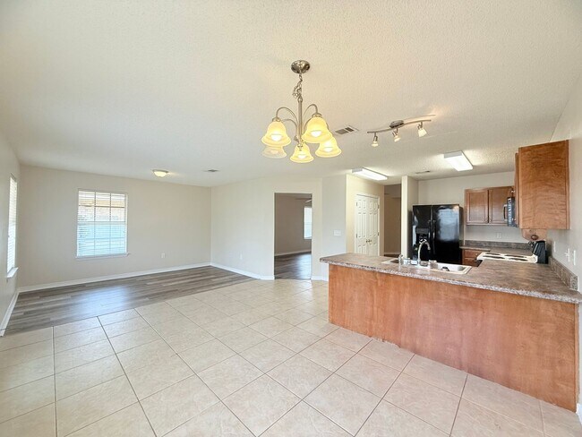 Building Photo - Charming Brick Home - Jaimee's Ridge