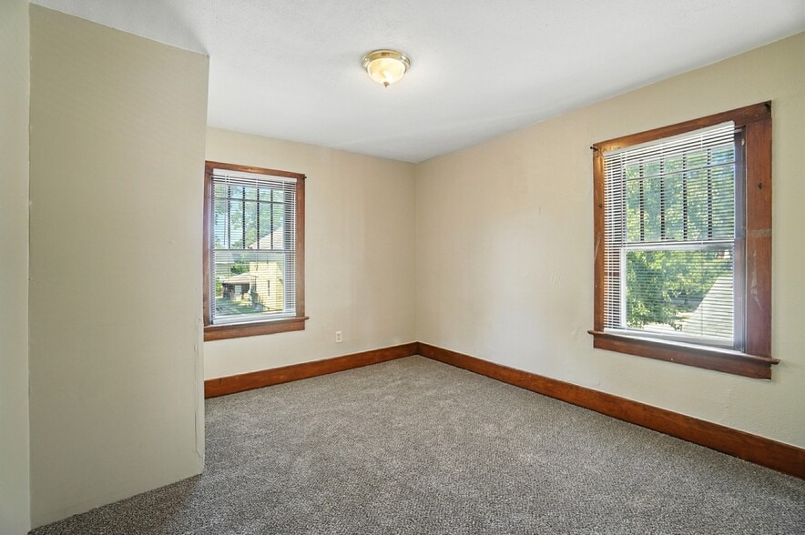 Building Photo - 2911 Broadway