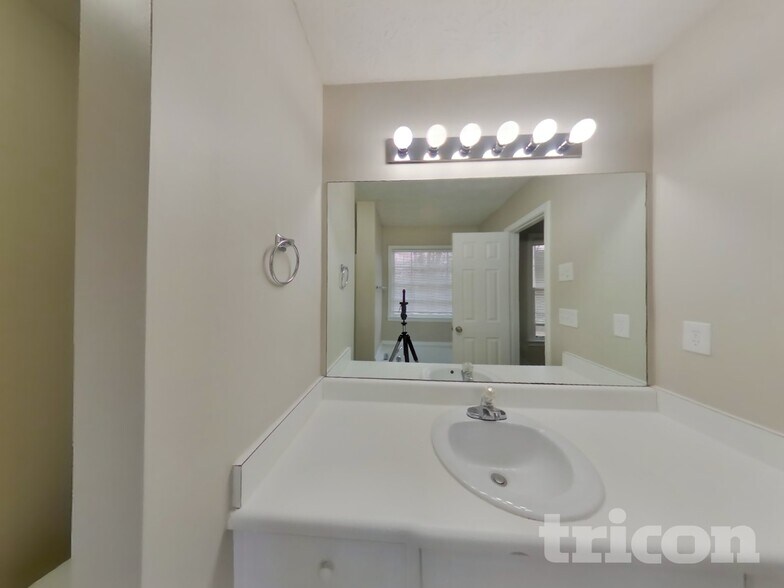 Building Photo - 3746 Windy Hill Dr SE