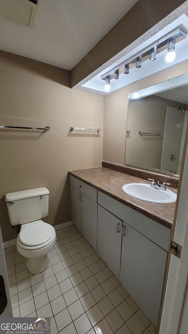 Building Photo - 5005 Johns Creek Ct