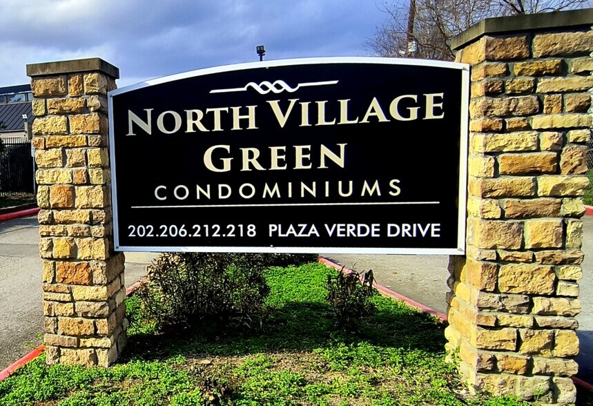 Building Photo - 202 Plaza Verde Dr