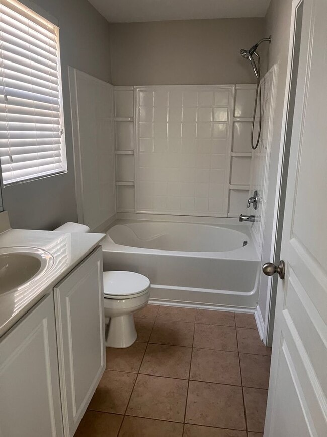 Building Photo - Spacious 2BR/3BA Townhome in Rennaisance Park near Downtown Raleigh