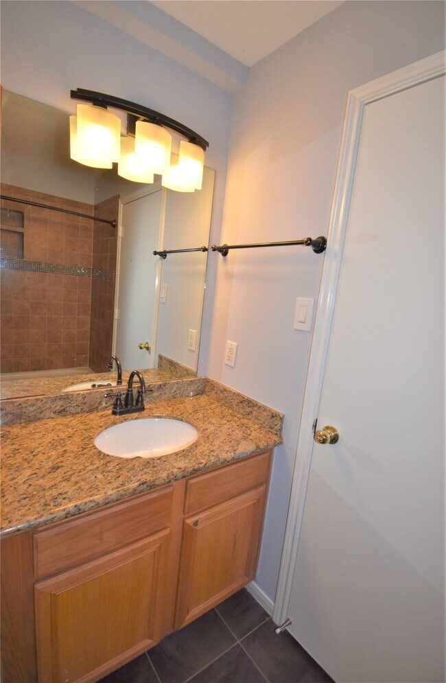 Building Photo - 18319 Forest Dew Dr
