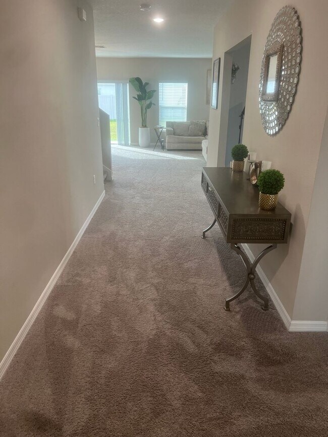 Building Photo - Spacious 5BR House in Winter Haven