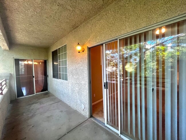Building Photo - COMING SOON!! CUTE 3 BD/2BA CONDO LOCATED ...