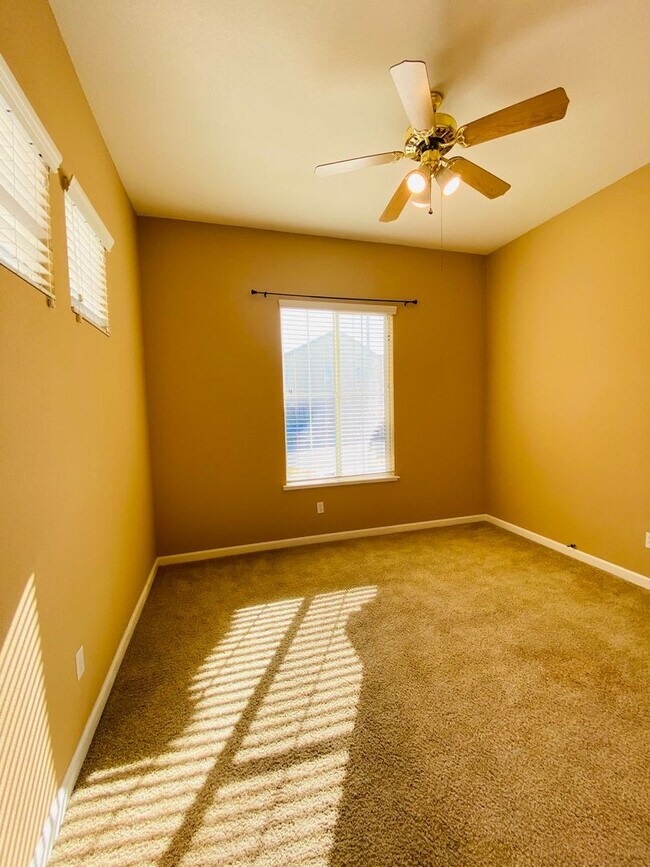 Building Photo - 9565 Stone Springs Dr