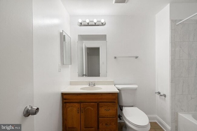 Building Photo - 30 Carolina Ct