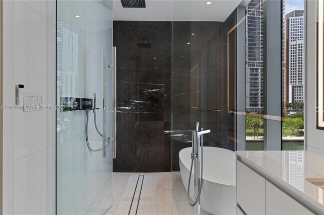 Building Photo - 300 Biscayne Blvd Way