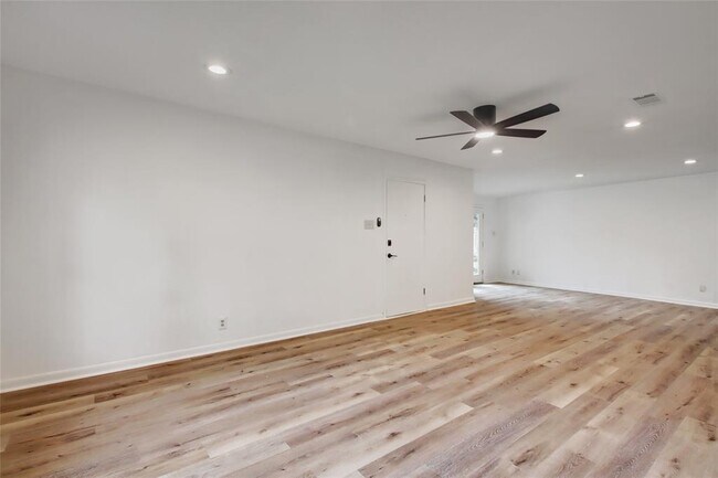 Building Photo - 1906 Morrow St