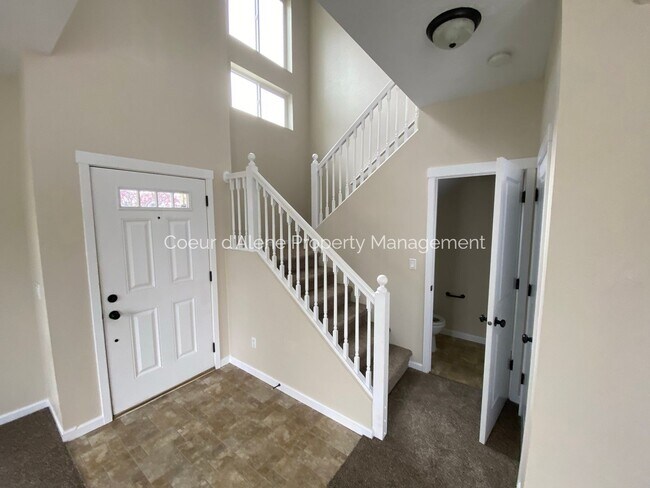 Building Photo - 3 bed, 2.5 bath house in The Landings