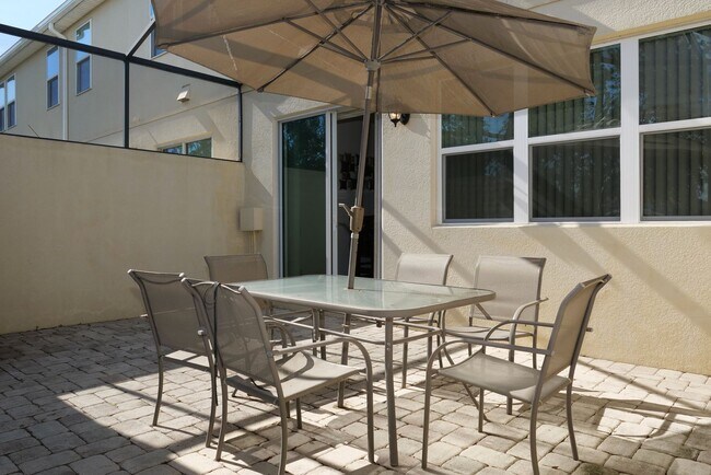 Building Photo - Beautiful Fully Furnished 4-Bedroom Home i...