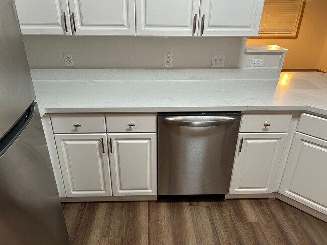 Building Photo - 3 Bed, 2 Bath Condo with in Cascade-Fairwo...