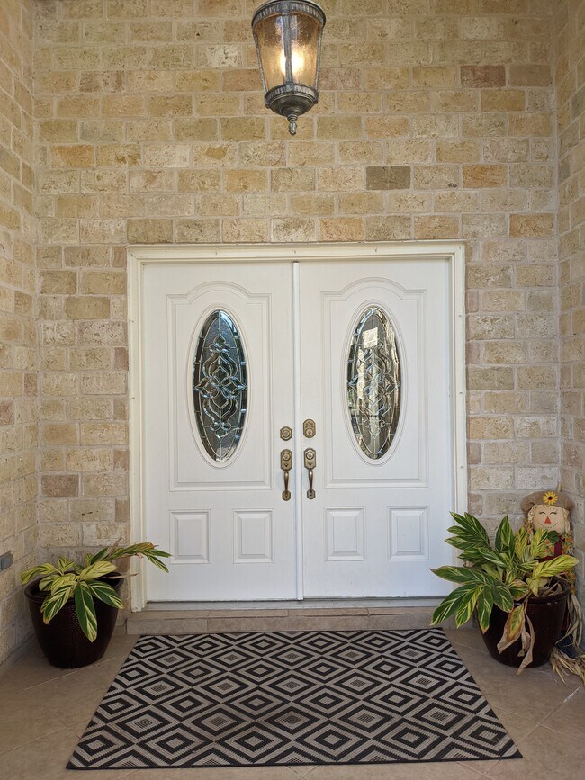 Building Photo - 105 Flathead Lake Dr