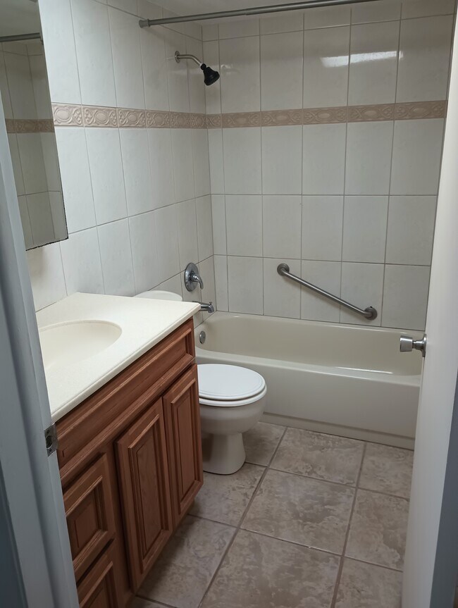 Building Photo - 1235 S Highland Ave