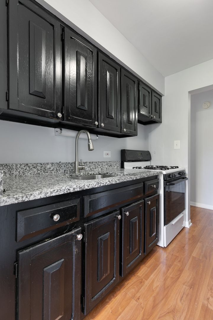 Building Photo - 5533 N Kenmore Ave