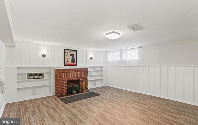 Building Photo - 403 Stratford Rd