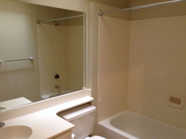 Building Photo - Cliff Rose - 3 Bedroom and 2 Bathroom