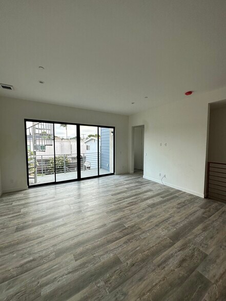 Building Photo - 256 B Ave