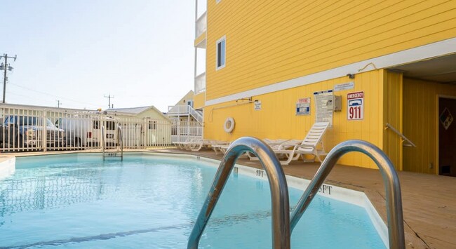Building Photo - 2 Bedroom Condo - Ocean View - On the Boardwalk - Utilities Included!