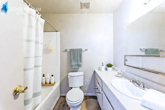 Building Photo - 9230 N 6th St