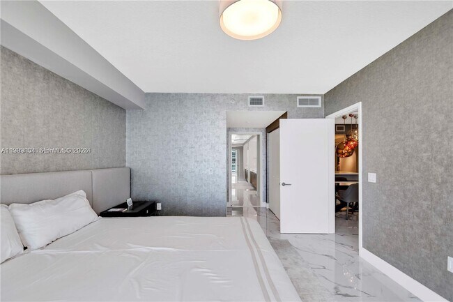 Building Photo - 300 Sunny Isles Blvd