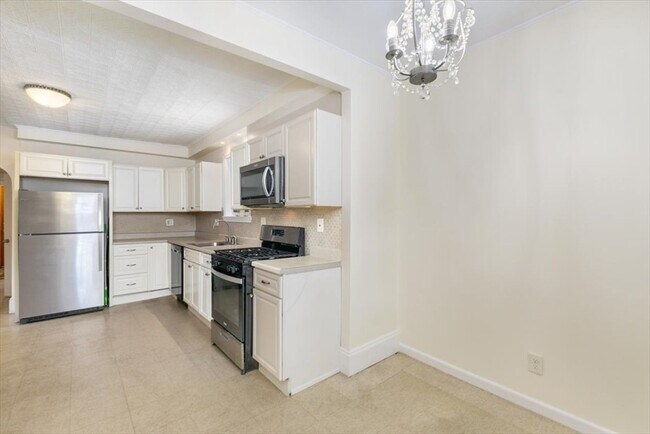 Building Photo - 335 Salem St