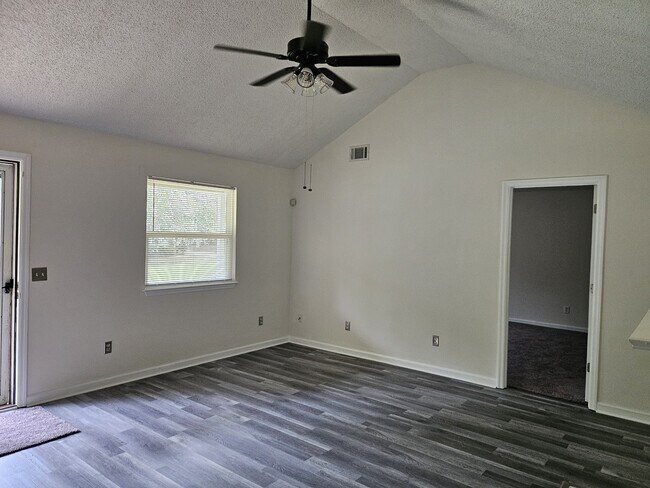 Building Photo - 1151 Hunter Trail