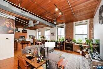 Building Photo - 126 Webster Ave