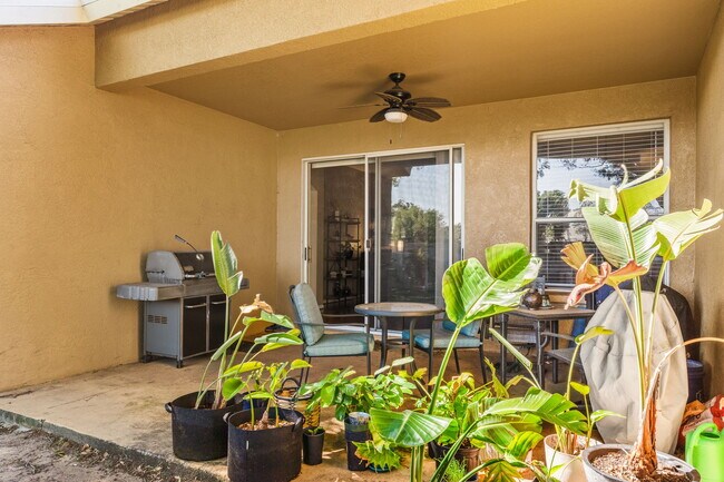 Building Photo - 545 Tuscanny St