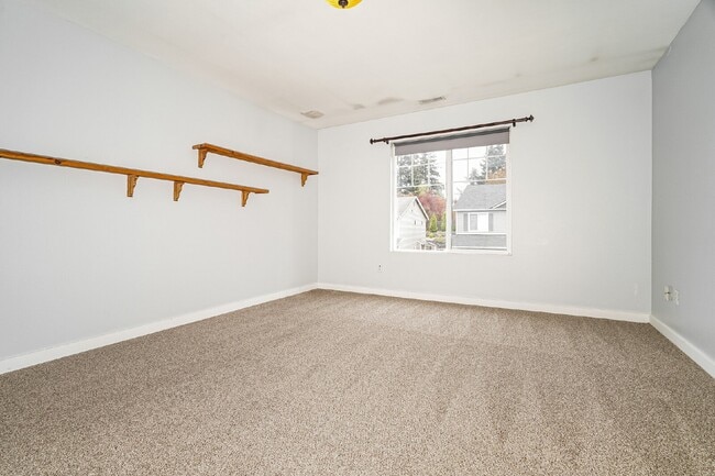 Building Photo - Updated 4 bedroom home in Devonshire neighborhood!