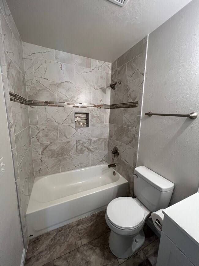 Full bath upper level - 1338 S Crystal Way