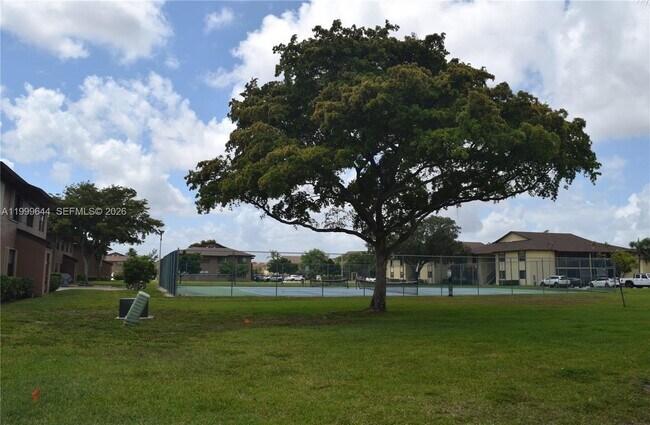 Building Photo - 10013 Winding Lake Rd