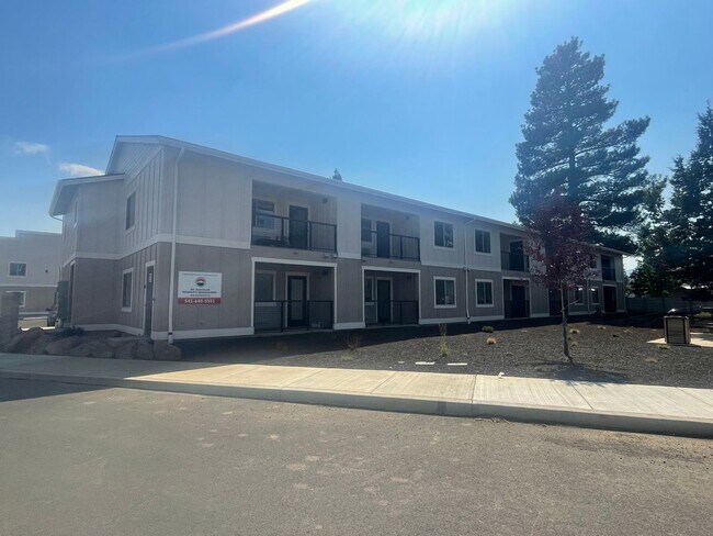 Building Photo - 940 W Felicity Ln