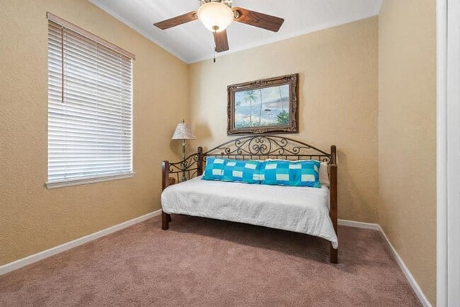 Building Photo - 6024 SE Crooked Oak Ave