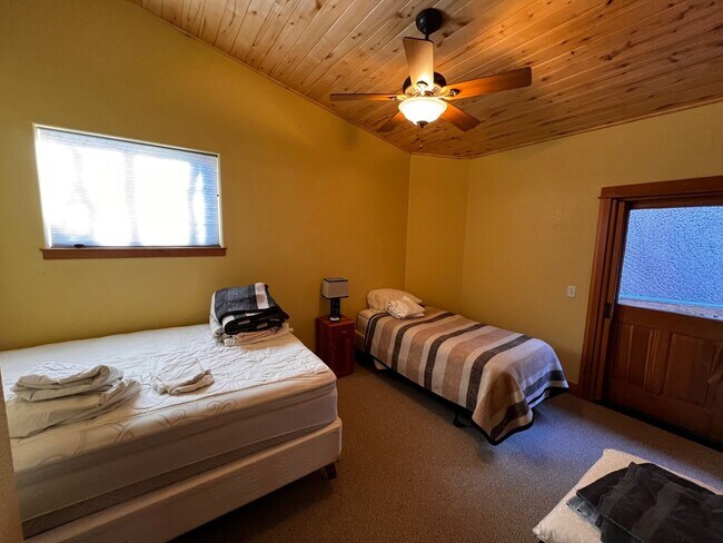 Building Photo - Spacious 3BR 3BA Townhome in Durango